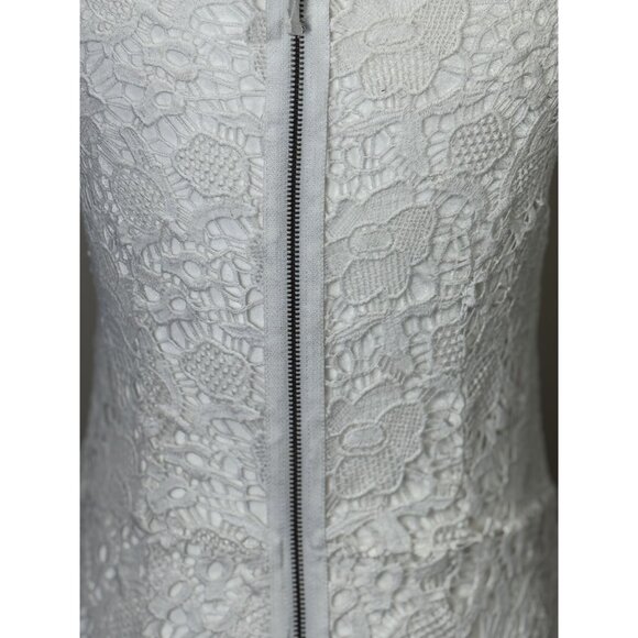 CAbi Size XS White Lace Sleeveless Top With Floral Design & Back Zipper - Picture 12 of 12